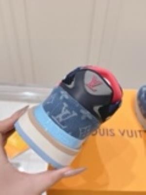 wholesale quality men's louis vuitton run way sneakers model no. 810